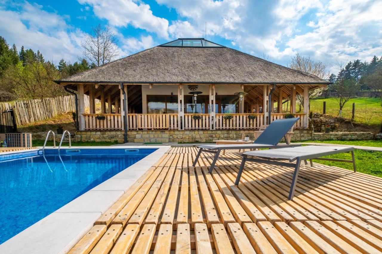 Casa Thymus Soveja Exterior foto